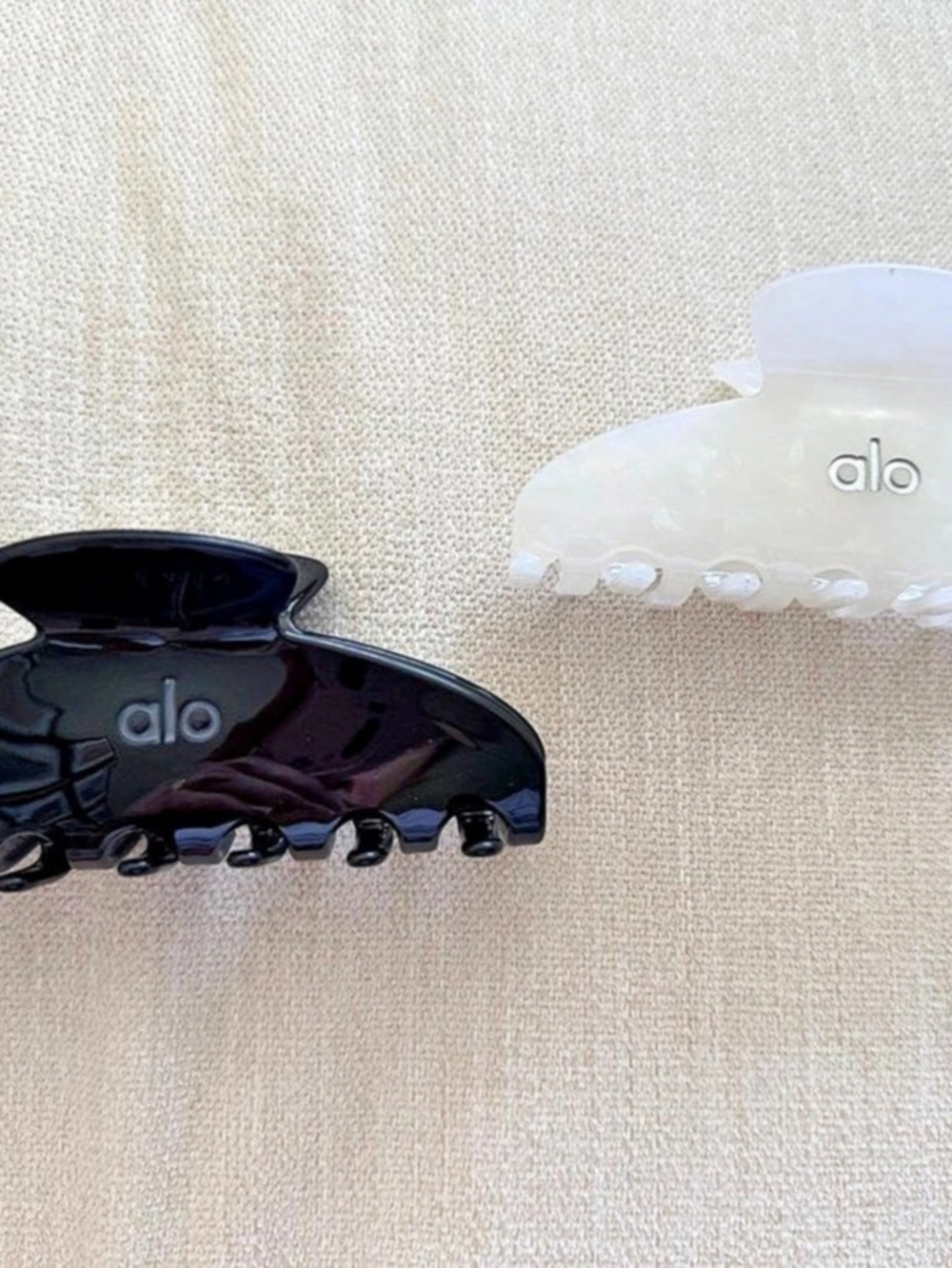 alo Hair Claw Clips Set in Black & White NWT